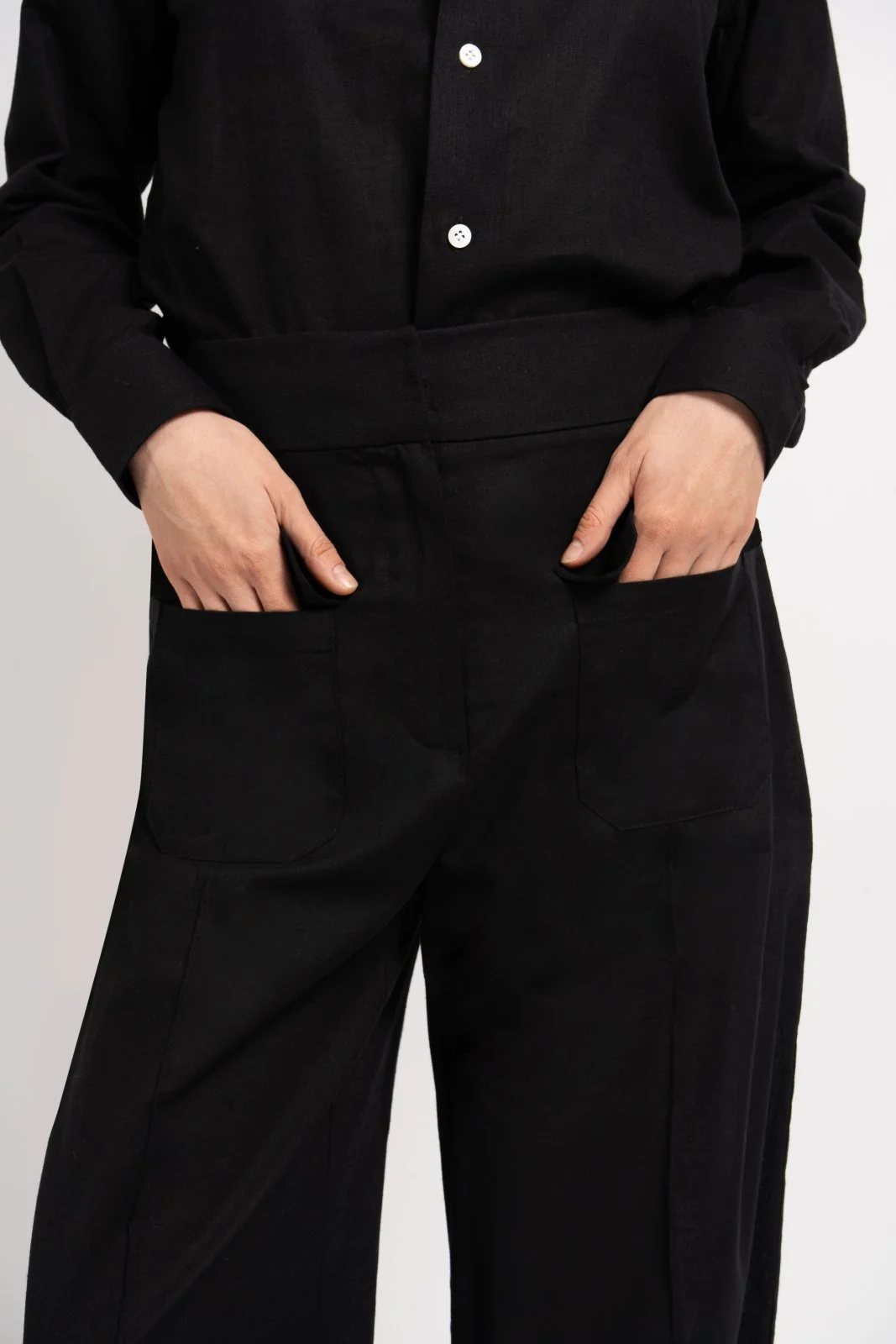 Noir Linen Trousers - Image 3